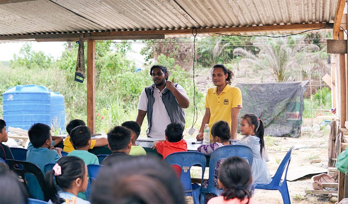 Children learning at a SOLS ASLI community centre